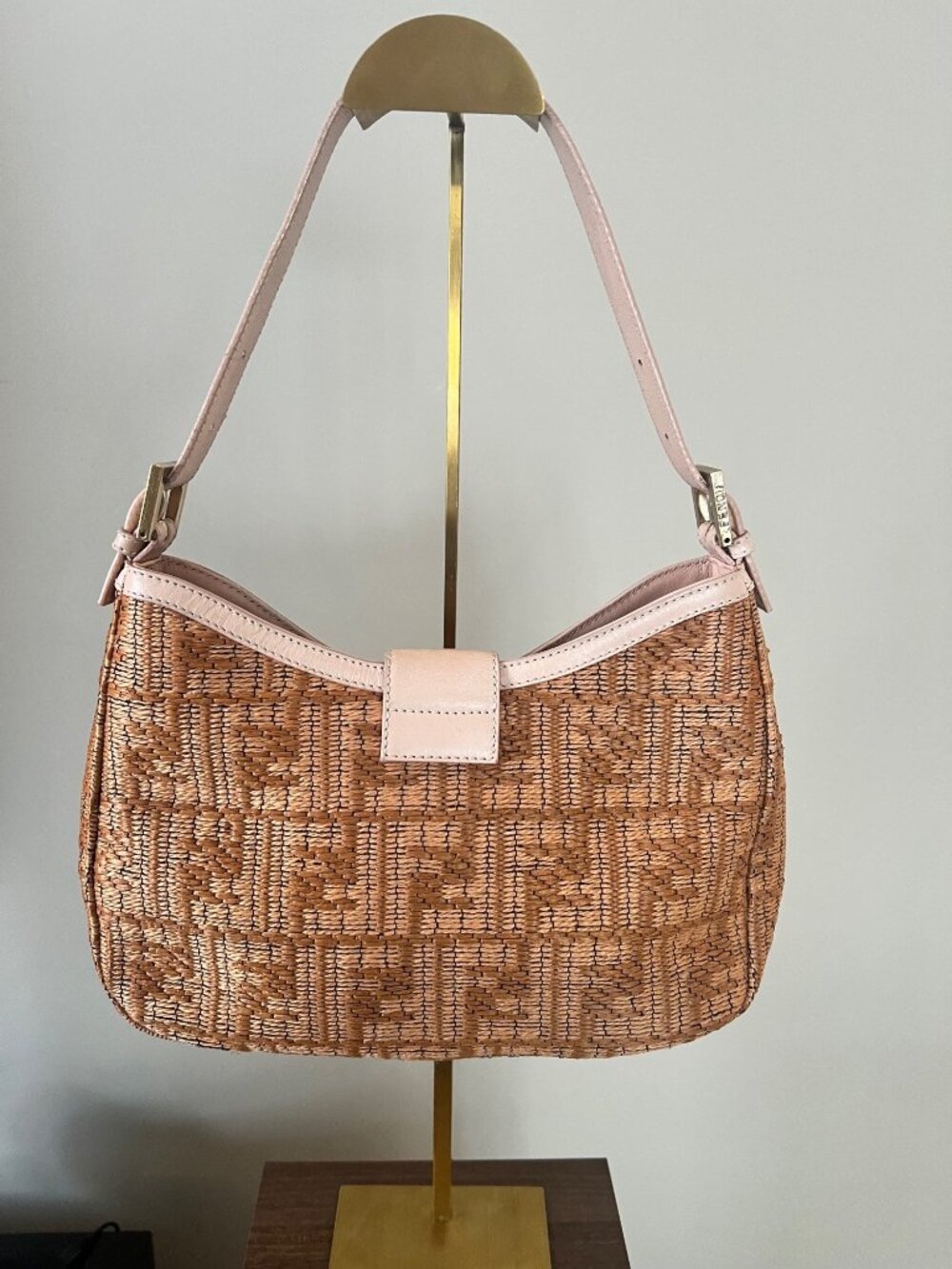 Fendi Raffia Baguette & Pale Pink Leather - Picture 3 of 16